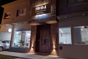 19-04 Hotel