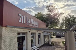 711 La Merced Hotel & Restaurant