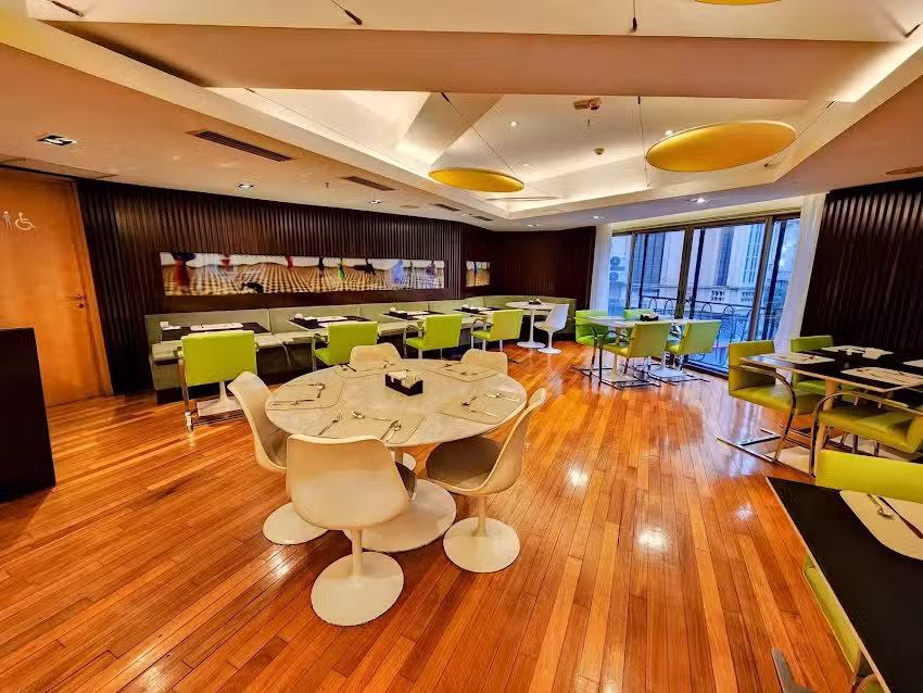 725 Continental Hotel