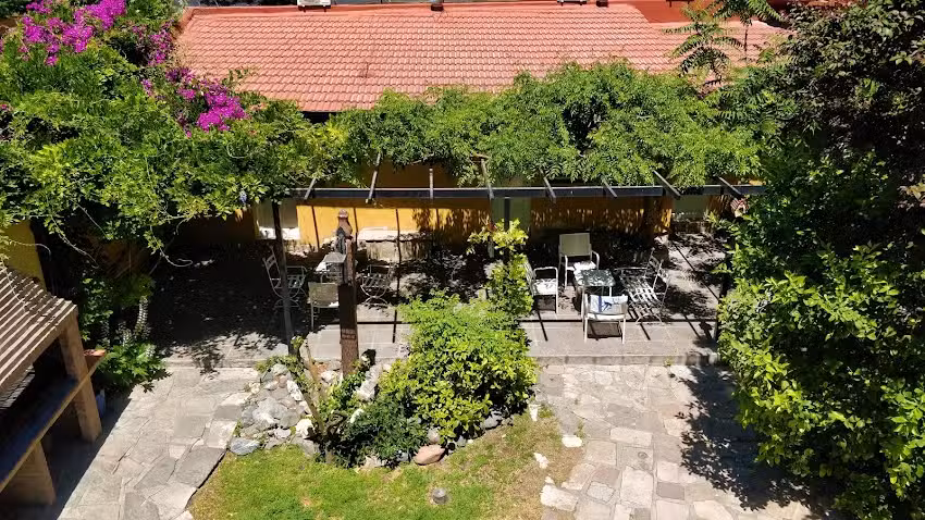 Alamo Hostel & Suites