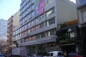 Alojamiento temporario frente al Hospital Italiano de Buenos Aires