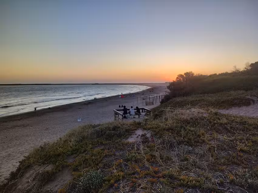 @alquileresenquequen casa grande más 3 departamentos internos