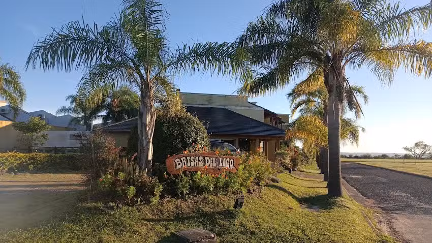 Brisas del Lago Apart & Hotel