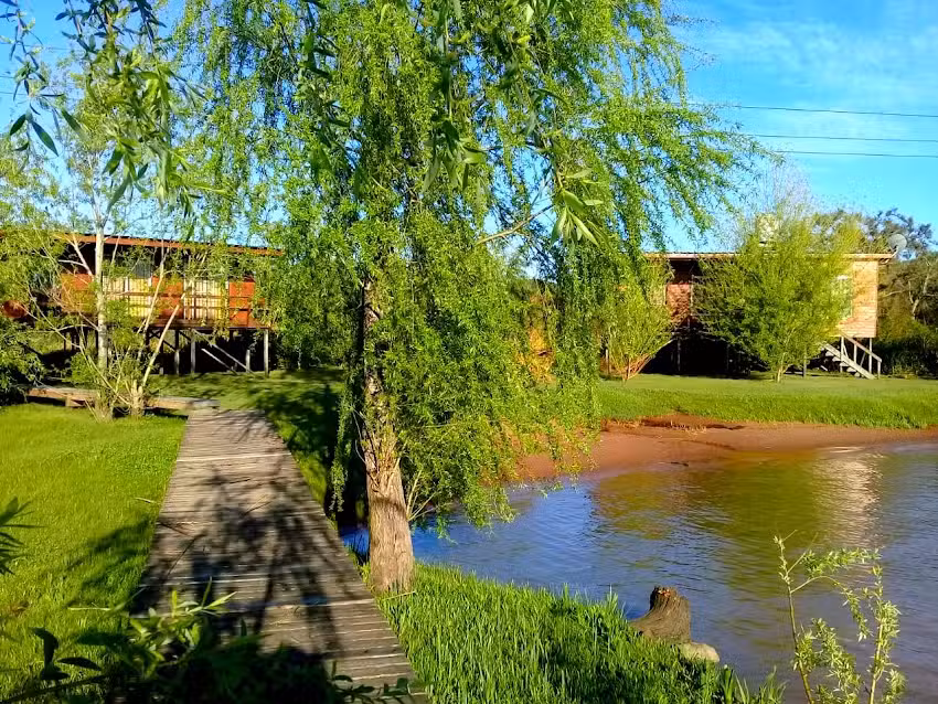 Cabañas LUEM. Canal Honda. Delta de Tigre.