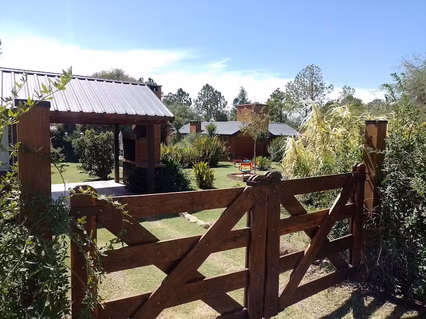 Cabañas un algarrobo y algo mas