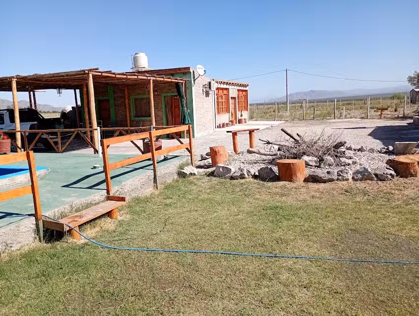 Cabañas y Salón de Eventos La Retirada