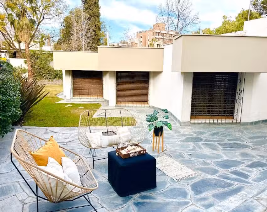 Casa frente al parque San Martín zona residencial