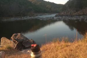 Casa sobre el rio con pileta