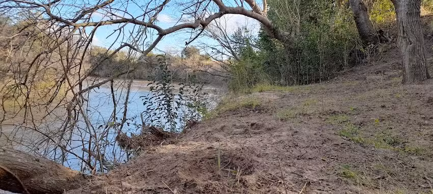 Costa Bonita. River side