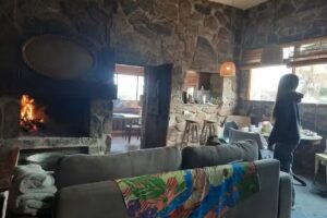 Cuevitas del rio / Casas de piedra