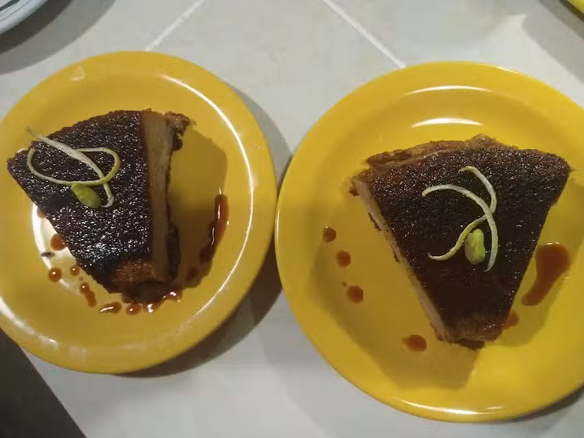 Eco Hostel / Abya Yala Resto-Bar