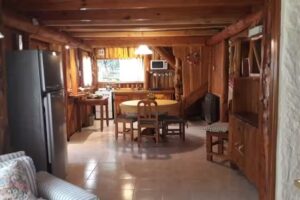 Eluney – cabañas sobre costa del Lago Traful