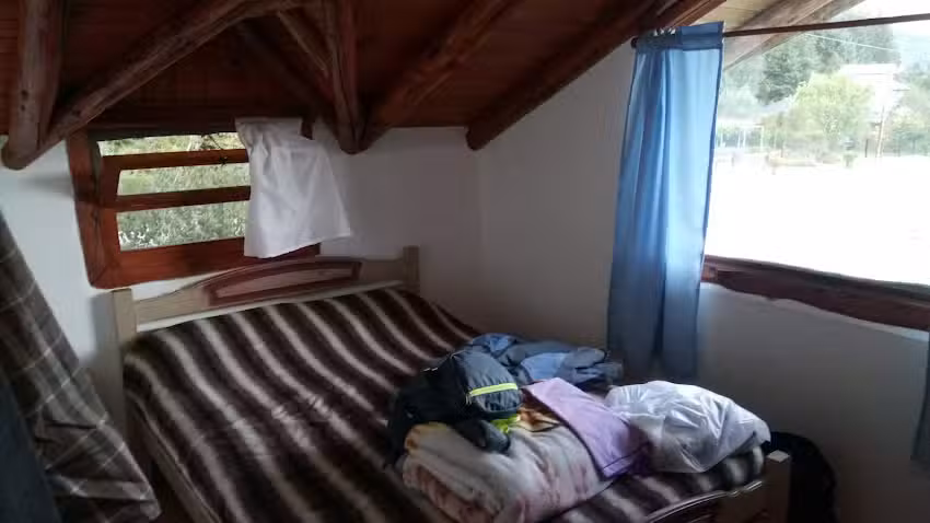 HOSTEL HUELLAS – Alojamiento en Lago Puelo