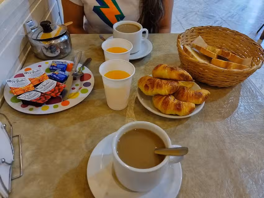 Hotel 1 de Mayo Asimra