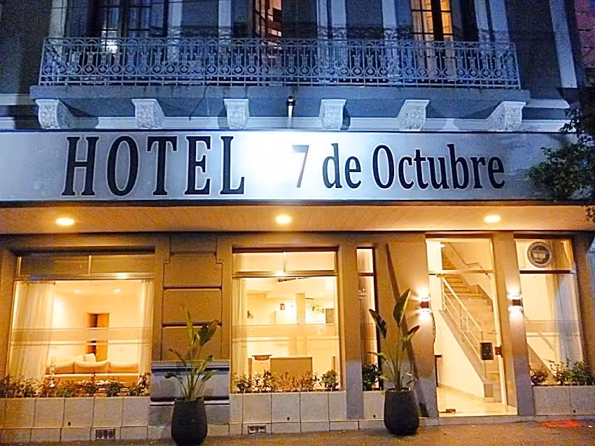 HOTEL 7 de Octubre . Sindicato del Petroleo y Gas Privado del Chubut .
