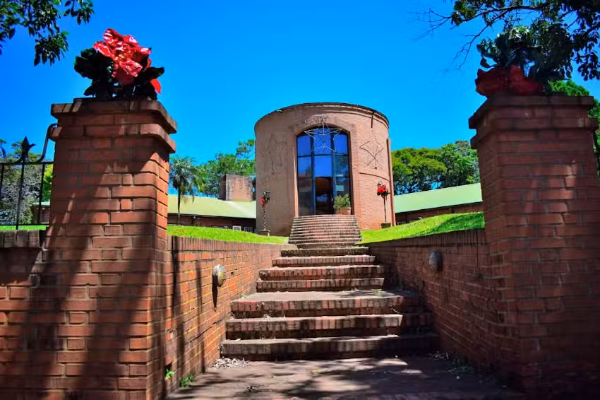 HOTEL CASTILLO (Capiovi)