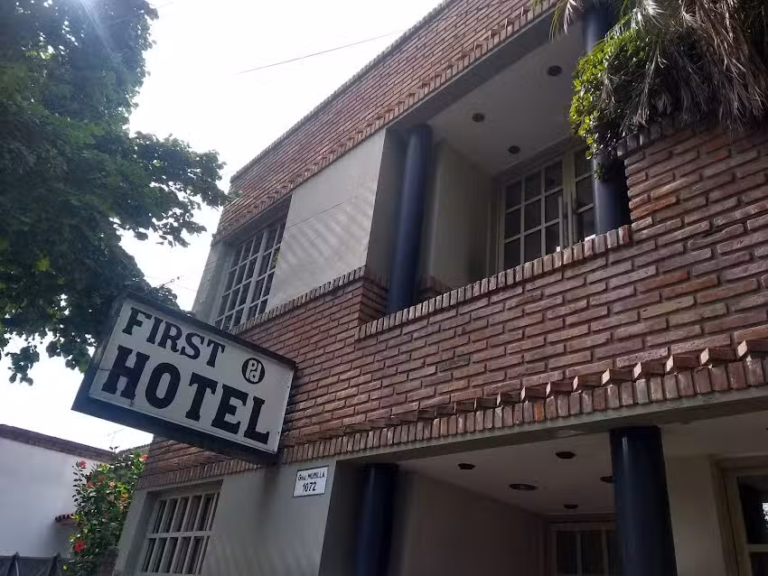 Hotel First – Familiar