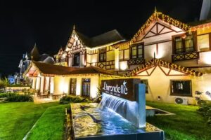 Hotel L`Hirondelle.