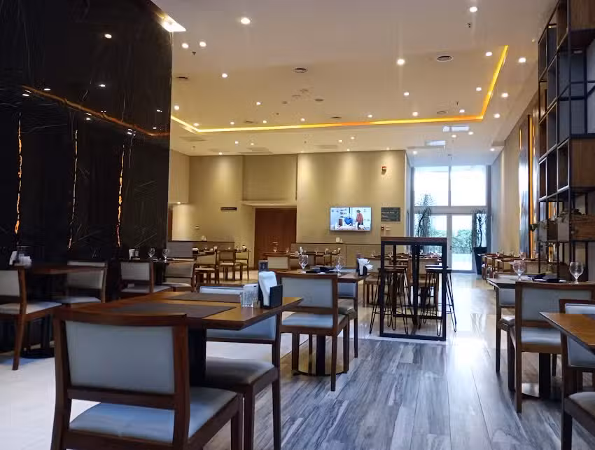 Hotel Land Plaza La Plata