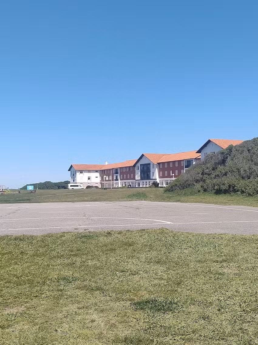 Hotel N°8. U.T. Ch.