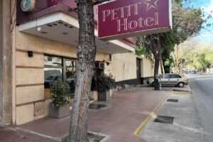 Hotel Petit