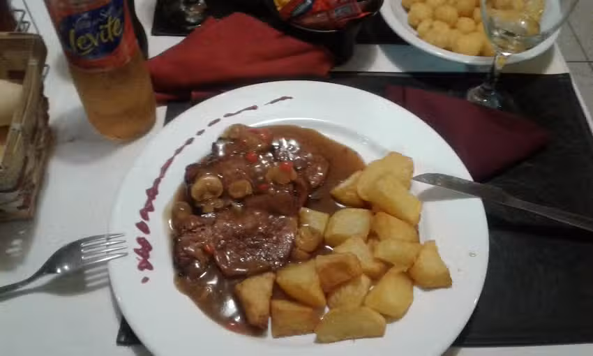 Hotel Pioneros