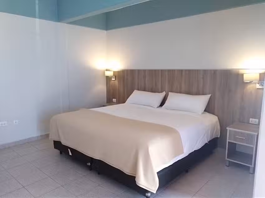 HOTEL Y RESTO TATA RISAU