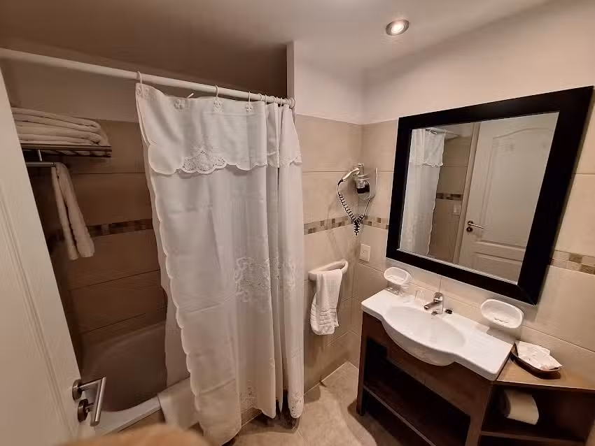 Huinid Pioneros Hotel