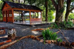 LA CASA DEL LAGO URUGUA-I