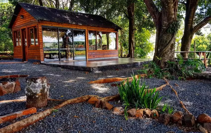 LA CASA DEL LAGO URUGUA-I