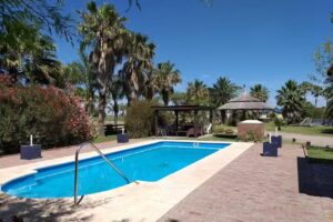 La Isla Hotel (LAS ESTADIAS SE ABONAN UNICAMENTE EN EL HOTEL, NO TOMAMOS DEPOSITOS ANTICIPADOS. EVITE FRAUDE. LOS ESPERAMOS)