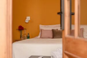 La Noire Petit Hotel