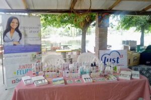 Loro Beach Camping y Bar