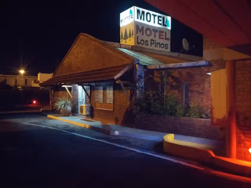 Los Pinos Motel