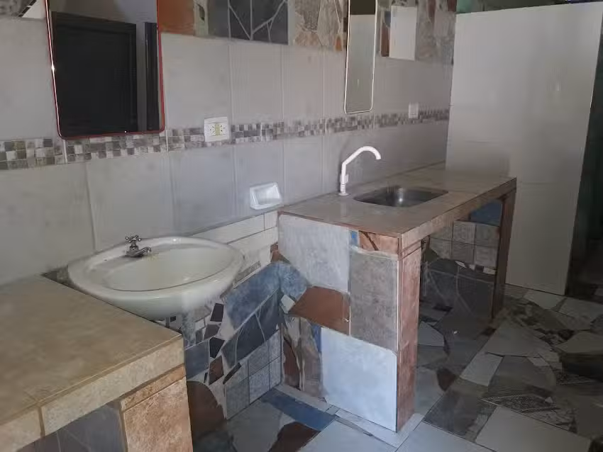 Motoposada-Hostal Esperanza- “Su hogar lejos de casa”. Descuento a Familias.Wifi.$12.000 x día.