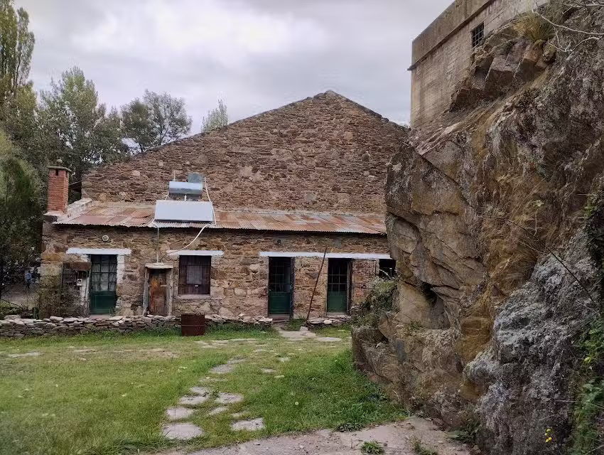 OVEJA ИEGRA – Hostel
