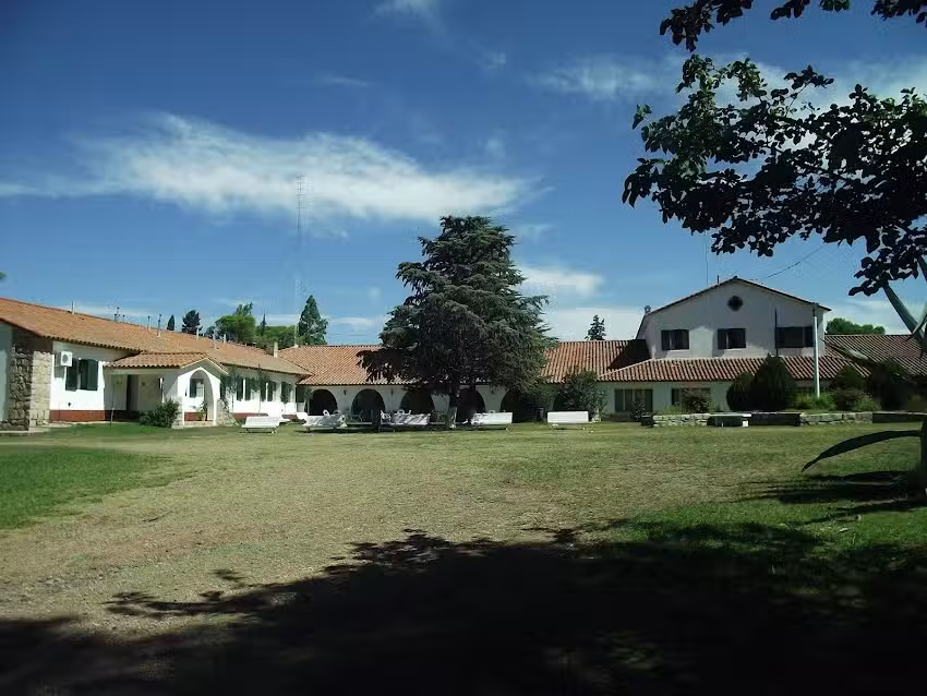 Parador Alte.Brown entrada