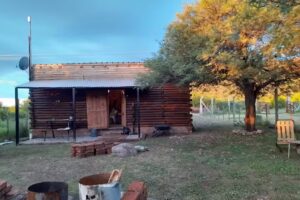 Patio de piedra. Cabaña