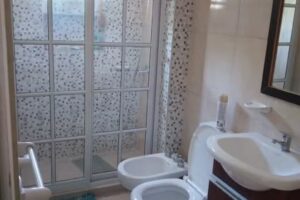 Serena Alojamientos. Villa Constitución. Habitaciones con baño privado y Dptos.