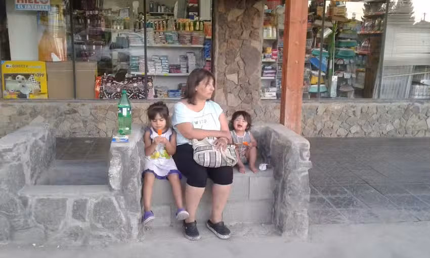 Supermercado y Alojamiento El Colo