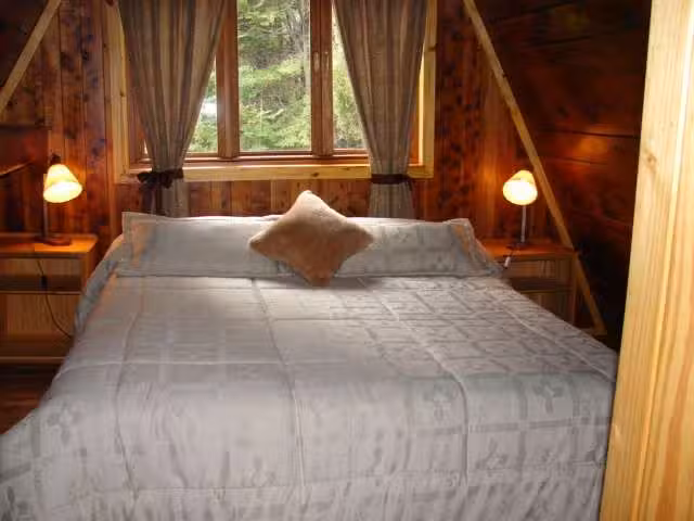 Tejas Negras Cabañas y Proveeduría