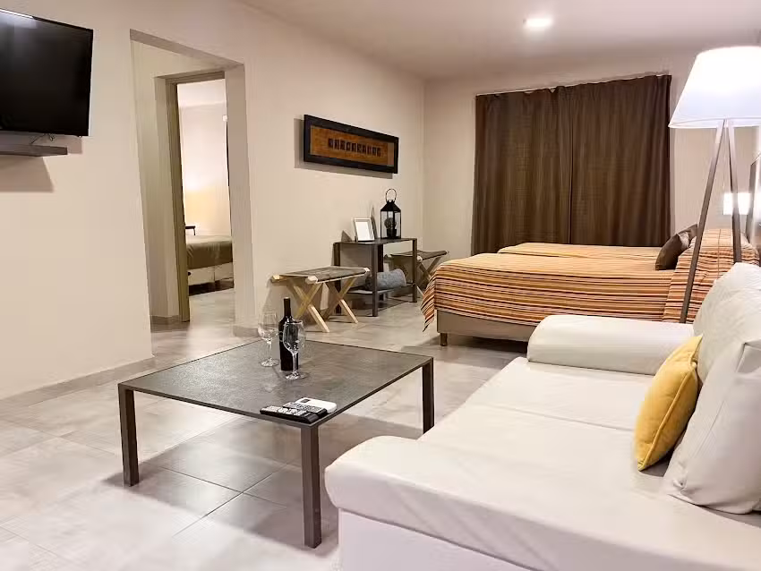Tres Cruces Lodge