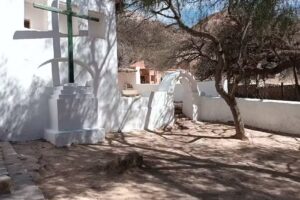 Uquia | Alojamiento | Cabañas Vasija de Cobre