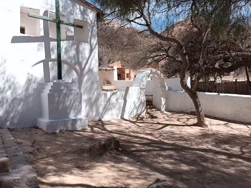 Uquia | Alojamiento | Cabañas Vasija de Cobre