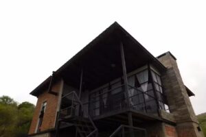 Utopía cabaña de montaña