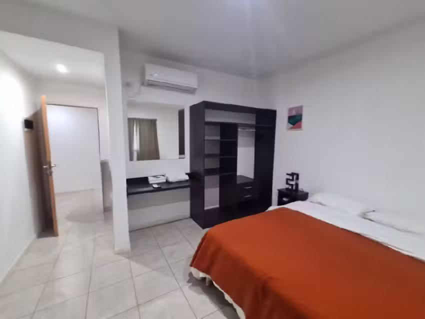 Veronica Lawn Tennis Hotel & Restó